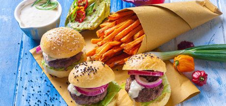 Минибургеры со сладким  картофелем фри