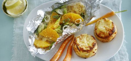 Картофельный гратен с сыром Эмменталер, порцией трески и морковными цукатами