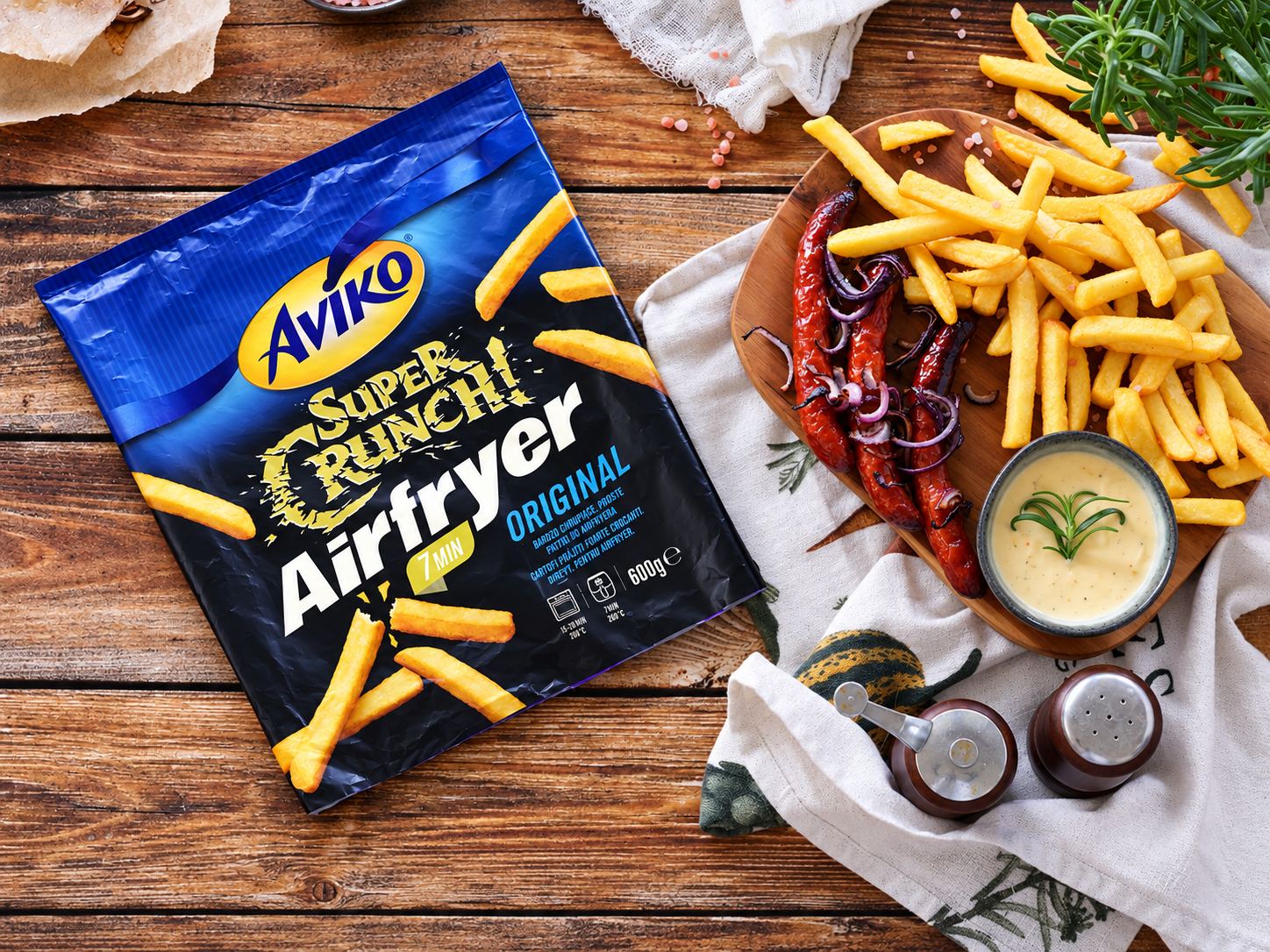 Картофель фри Airfryer Super Crunch Original с франкфуртскими сосисками, луком и медово-горчичным дипом