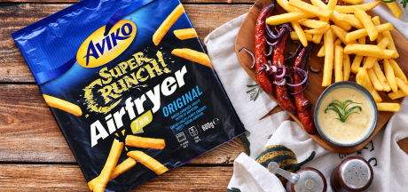 Картофель фри Airfryer Super Crunch Original с франкфуртскими сосисками, луком и медово-горчичным дипом